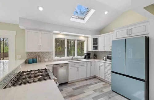 Clearwater Beach Casa | Charming 3-Bedroom East Hampton Retreat with AC, WiFi, and Private Beach Access