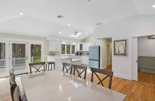Clearwater Beach Casa | Charming 3-Bedroom East Hampton Retreat with AC, WiFi, and Private Beach Access