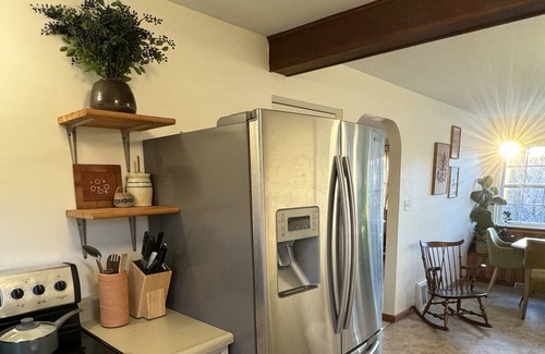 Glen Carbon Casa | Charming 3-Bedroom Cottage in Glen Carbon