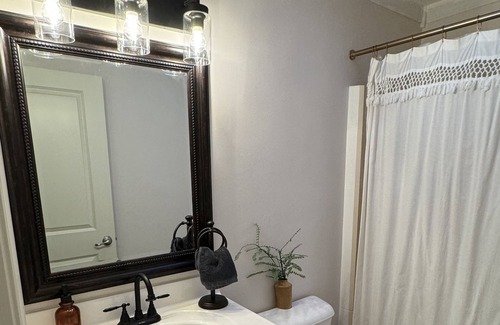 Glen Carbon Casa | Charming 3-Bedroom Cottage in Glen Carbon