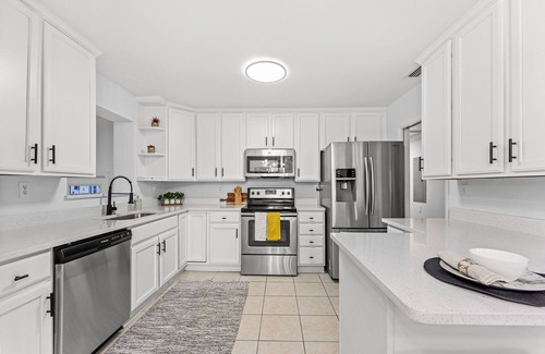 Arlington Casa | Charming 3-bedroom POOL house with WiFi and AC in enjoyable Jacksonville