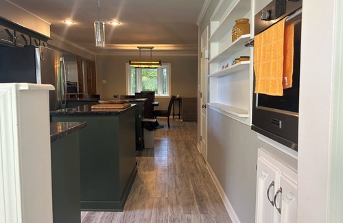 Kansas City Cama Y Desayuno | Charming 3-bedroom, 2 bathroom home; Centrally located