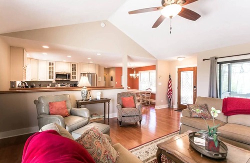 Lake Toxaway Casa | Charming 3-bedroom 3-bath house just 3 minutes from the Greystone Inn.
