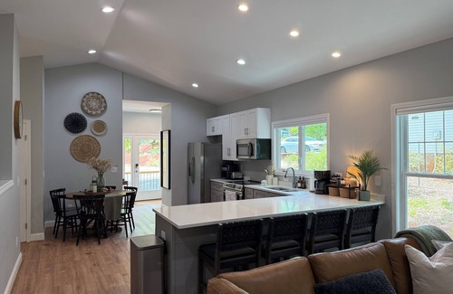 Troy Casa | Charming 3-bedroom house in tranquil Mount Gilead with lake views