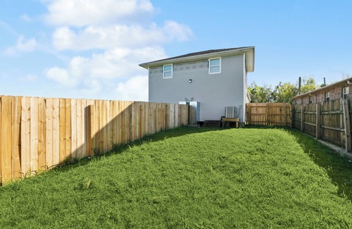 Ponchartrain Park Casa | Charming 3-bedroom house in vibrant New Orleans with WiFi, AC & Large Back Yard
