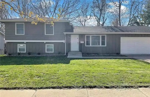 Overland Park Casa | Charming 3-bedroom house in nice Overland Park with AC, WiFi
