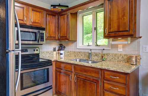 Piney Flats Cabina | Charming 3-bedroom cabin on Boone Lake