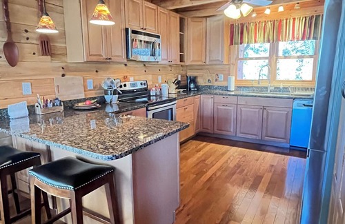 Robbinsville Cabina | Charming 3-bedroom cabin with AC, WiFi in superb Robbinsville