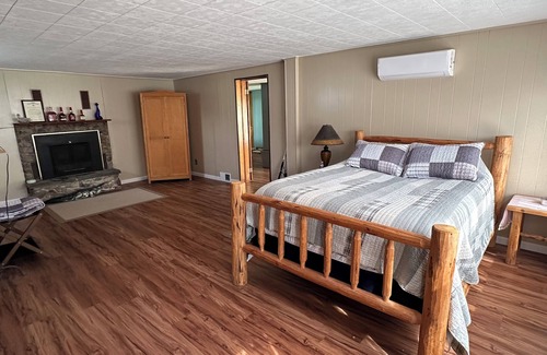 Rock Stream Otro | Charming 3-bedroom farmhouse in Rock Stream including vineyard and winery tour.