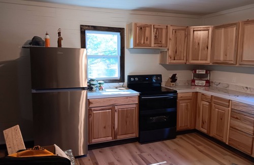 Mooresburg Cabina | Charming 3-bedroom cabin with AC and WiFi in delightful Rogersville
