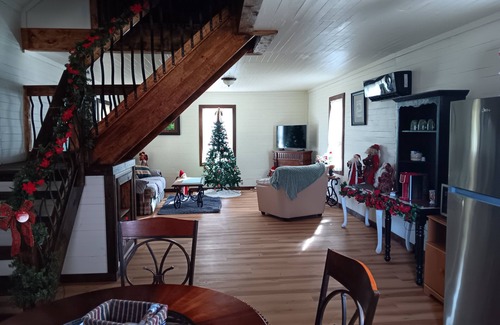 Mooresburg Cabina | Charming 3-bedroom cabin with AC and WiFi in delightful Rogersville