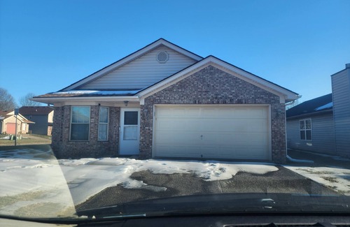 Sellersburg Casa | Charming 3-bedroom bungalow with AC and WiFi in lovely Sellersburg