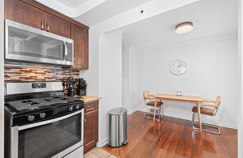 Cleveland Heights Casa | Charming 3-bedroom house with WiFi and AC in South Euclid near Cleveland Clinic