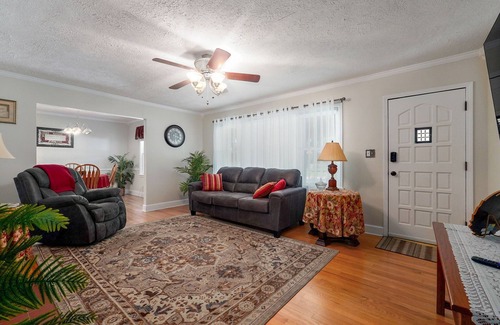 Springfield Cabaña | Charming 3-bedroom cottage in Springfield with WiFi, AC