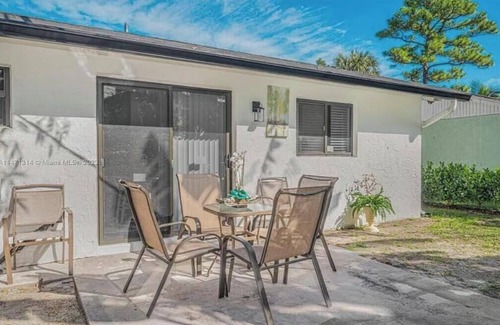 Stuart Villa | Charming 3-bedroom villa with AC, WiFi in lovely Stuart