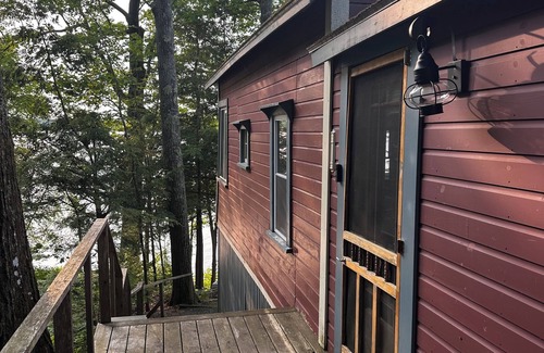 Vassalboro Cabaña | Charming 3-bedroom waterfront cottage with AC, WiFi and spectacular sunset views