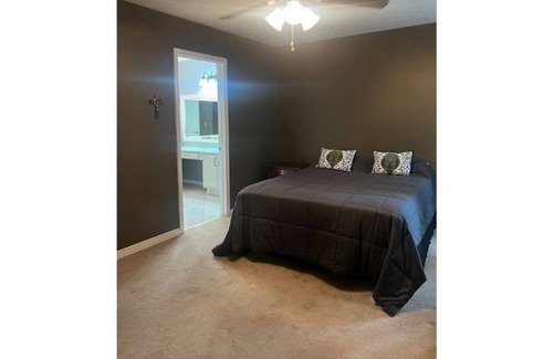 Cullman Casa | Charming 3 Bedroom with Hot Tub in city limits.