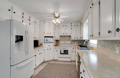 Gainesville Casa | Charming 3 Beds/2 Baths/Near LakeLanier 4 FUNtimes
