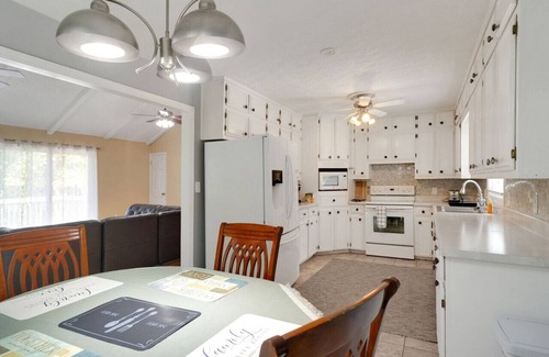 Gainesville Casa | Charming 3 Beds/2 Baths/Near LakeLanier 4 FUNtimes