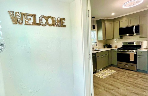 Quincy Casa | Charming 3-Beds In 2-bedrooms Apartment Near Quincy Adams
