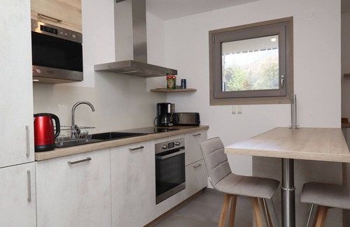 Servoz Apartamento | Apartamento de 4 habitaciones con terraza y garaje en el pintoresco Servoz, ideal para 6 personas