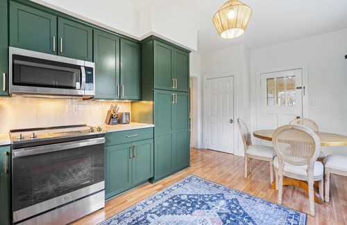 Zelienople Casa | Charming 3 BR in Small Town Zelienople w/ Hot Tub