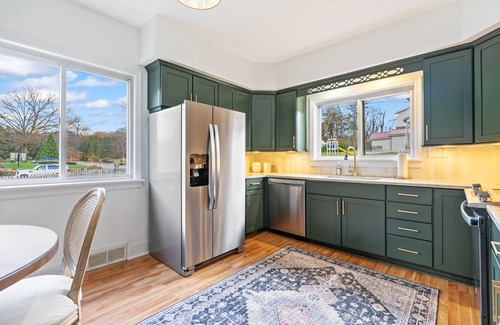 Zelienople Casa | Charming 3 BR in Small Town Zelienople w/ Hot Tub