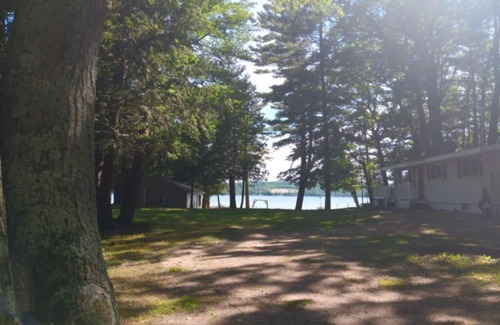 Honor Cabina | Charming 3 BR Lakefront Cottage - Gateway to Platte Lake & Sleeping Bear Dunes!