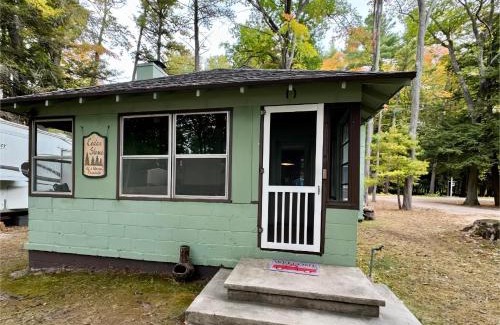 Honor Casa | Charming 3 BR Lakefront Cottage - Gateway to Platte Lake & Sleeping Bear Dunes!