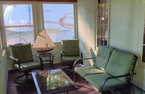 Honor Casa | Charming 3 BR Lakefront Cottage - Gateway to Platte Lake & Sleeping Bear Dunes!