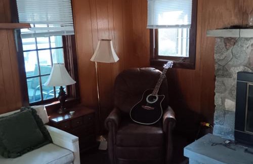 Honor Casa | Charming 3 BR Lakefront Cottage - Gateway to Platte Lake & Sleeping Bear Dunes!
