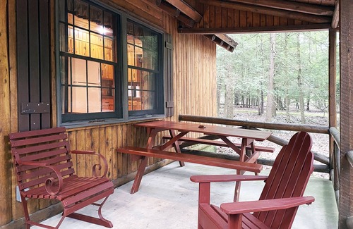 Reeders Cabina | Charming 3 BR Log Cabin in the Poconos