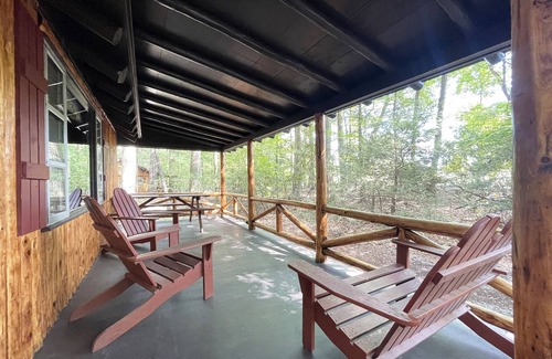 Reeders Cabina | Charming 3 BR Log Cabin in the Poconos