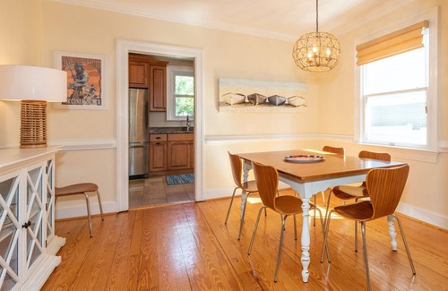 Northeast Virginia Beach Cabaña | Charming 3 BR North End Beach Cottage One Block to the Beach - Private Parking + Private Backyard