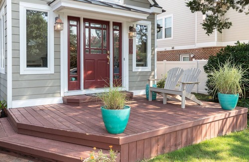 Northeast Virginia Beach Cabaña | Charming 3 BR North End Beach Cottage One Block to the Beach - Private Parking + Private Backyard
