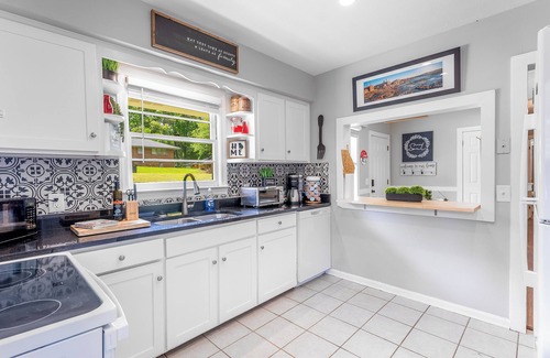 Columbus Casa | Charming 3-BR pet-friendly house in desirable N. Columbus close to Fort Moore