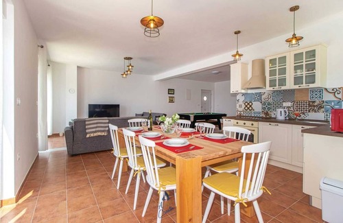 Smrika Villa | Encantadora villa de 3 dormitorios para 6+2 personas, con piscina y vistas impresionantes