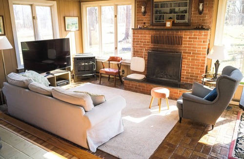 Shenandoah Junction Casa | Charming 3-bedroom house with hot tub near Shepherdstown & Harpers Ferry