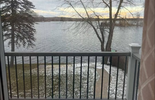 White Lake Casa | Charming 3-bedroom house in peaceful White Lake Township on Pontiac Lake
