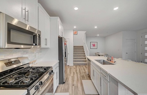 Summerlin Casa | Charming 3B3B townhome with full bedroom and bathroom DOWNSTAIRS in Las Vegas