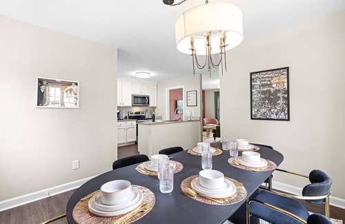 Northwest Raleigh Casa | Charming 3BD - Backyard - Near Downtown & NCSU