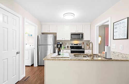 Northwest Raleigh Casa | Charming 3BD - Backyard - Near Downtown & NCSU