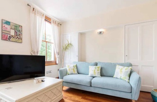 Bow West Apartamento | Charming 3BD Flat - 5 Minutes to Victoria Park