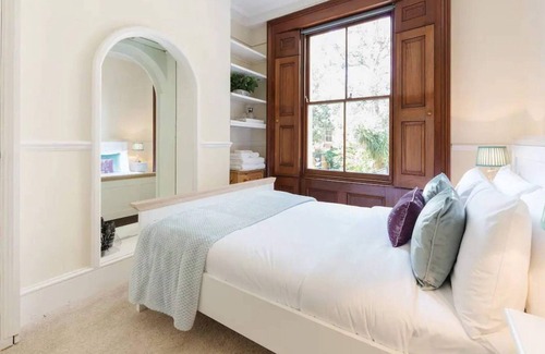 Bow West Apartamento | Charming 3BD Flat - 5 Minutes to Victoria Park