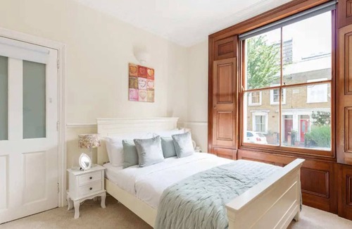 Bow West Apartamento | Charming 3BD Flat - 5 Minutes to Victoria Park