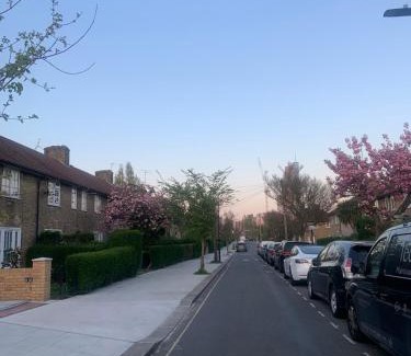 White City Casa | Charming 3Bd Home in West London