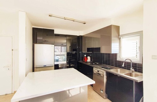 Bat Yam Apartamento | Charming 3bdr apt with sea view B5