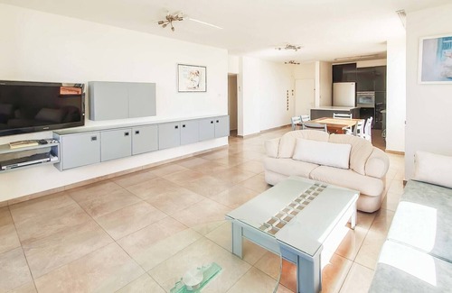 Bat Yam Apartamento | Charming 3bdr apt with sea view B5