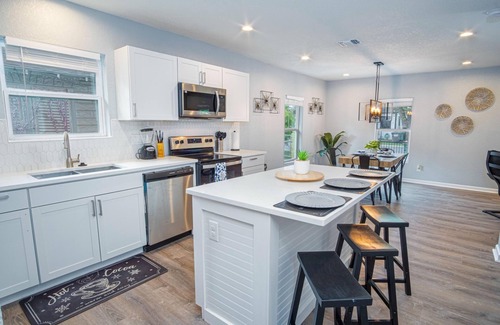 Eastside Promise Neighborhood Cabaña | Charming 3br/1ba Close to Vibrant Downtown
