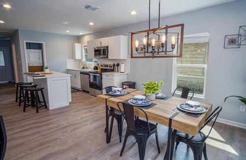 Eastside Promise Neighborhood Cabaña | Charming 3br/1ba Close to Vibrant Downtown
